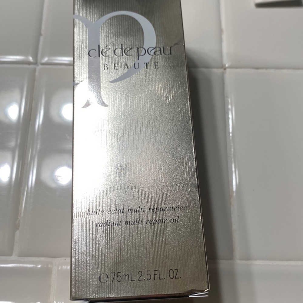 Cle de peau oil